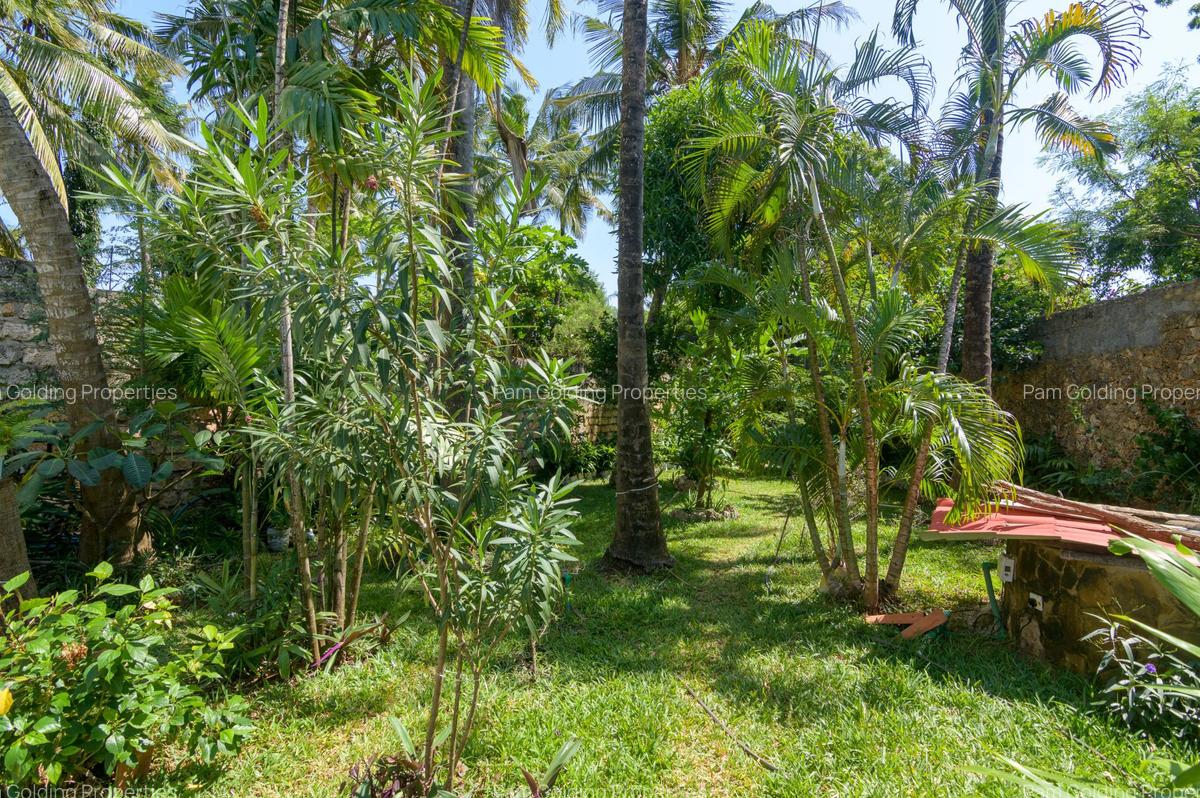 5 Bed House with En Suite in Nyali Area - 20