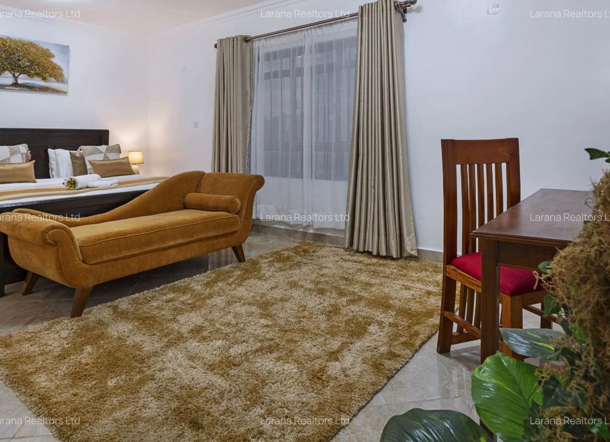 6 Bed House with En Suite at Hillcrest Dr - 3