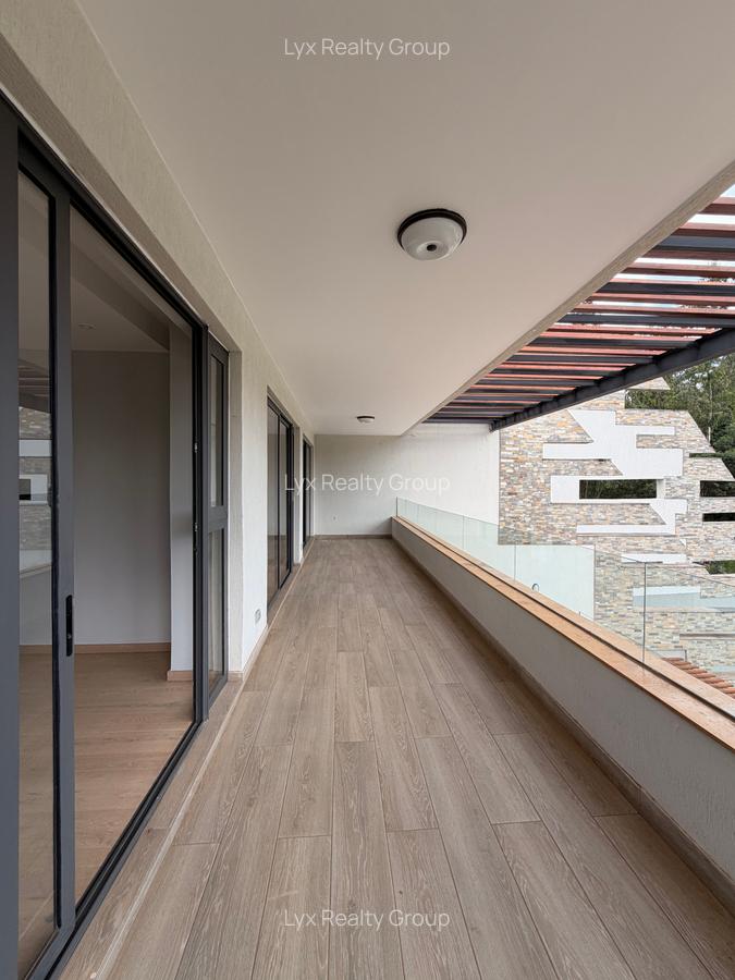 4 Bed Villa with En Suite in Spring Valley - 14