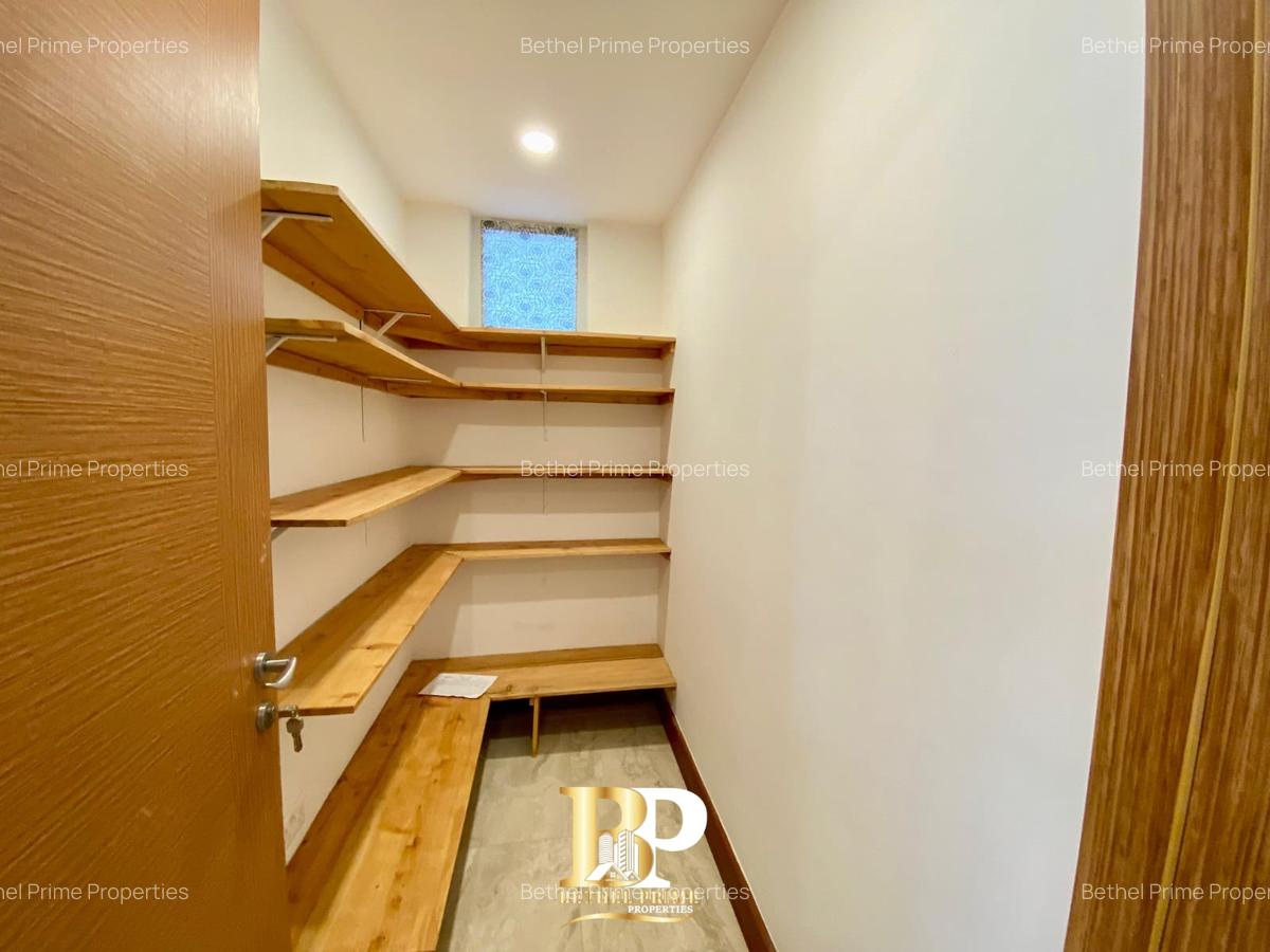 4 Bed Apartment with En Suite in Parklands - 17