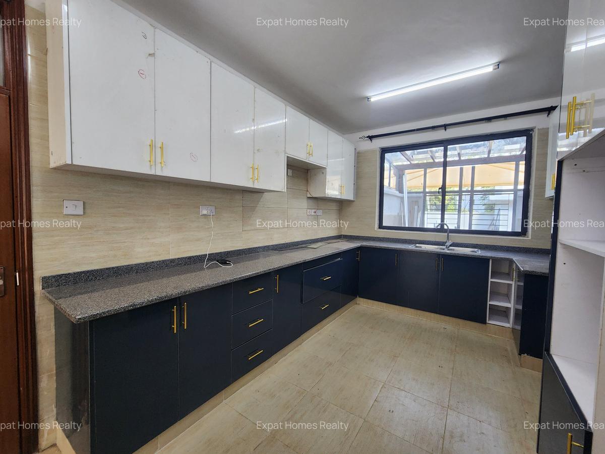 5 Bed Villa with En Suite in Lavington - 9