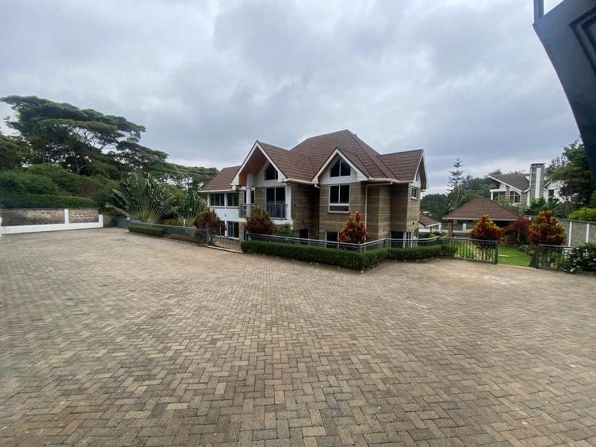 6 Bed House with En Suite at Nyari - 3