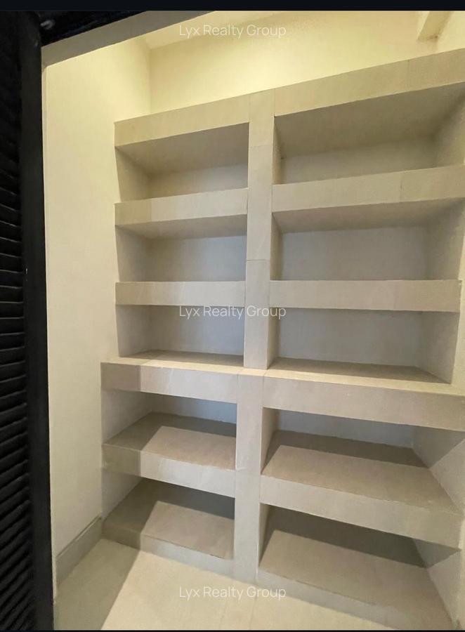 5 Bed Villa with En Suite in Brookside - 7