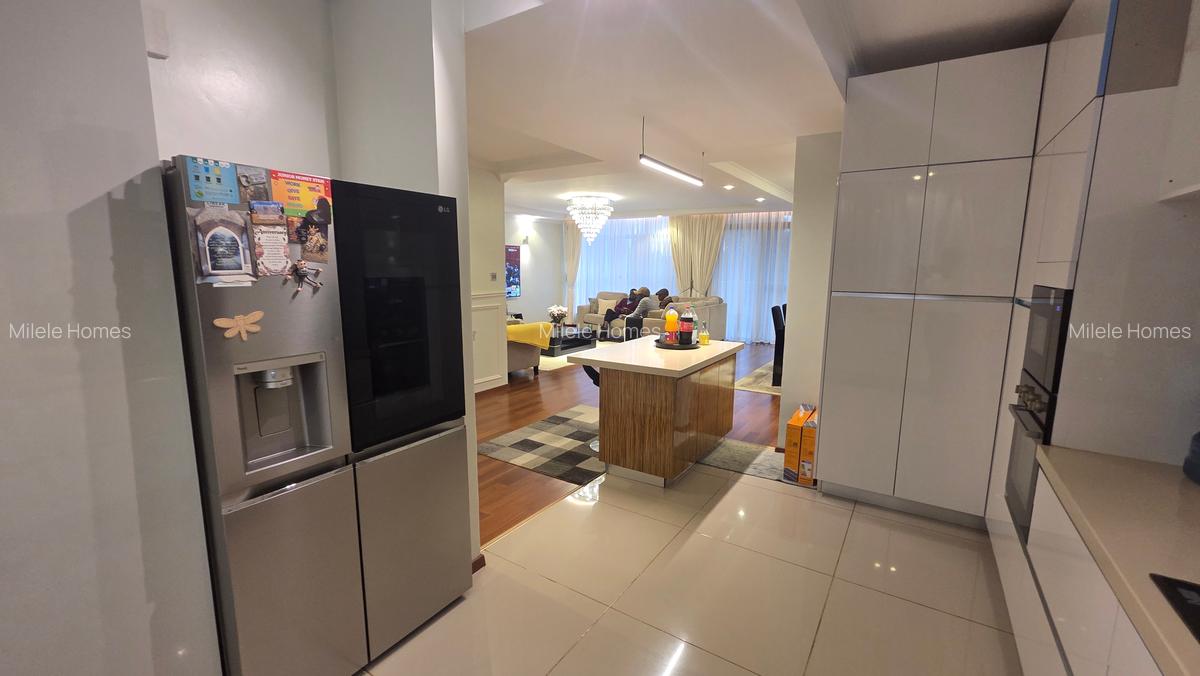 Serviced 3 Bed Apartment with En Suite at 6Th Avenue - 14