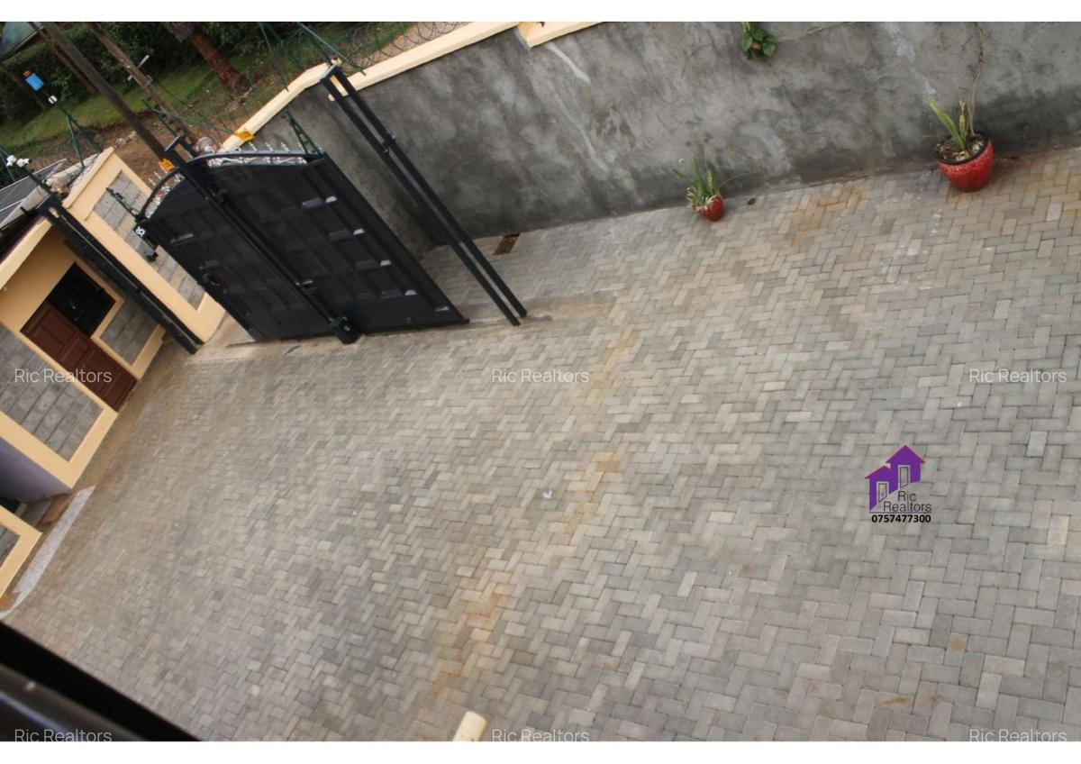 5 Bed Townhouse with En Suite at Rhino Park Road - 12