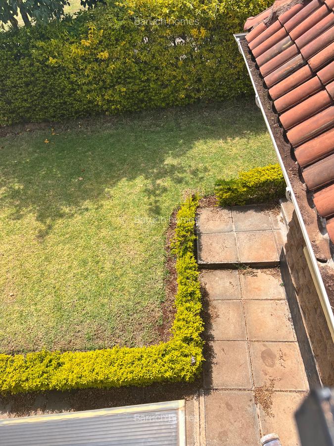 4 Bed Villa with En Suite in Redhill - 4