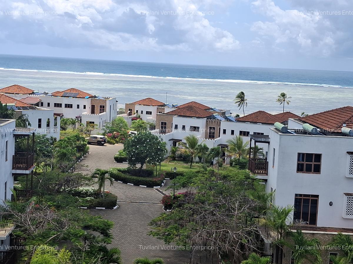 4 Bed Villa with En Suite at Kindly - 6