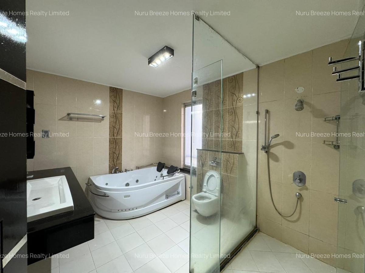 3 Bed Apartment with En Suite in Riverside - 18