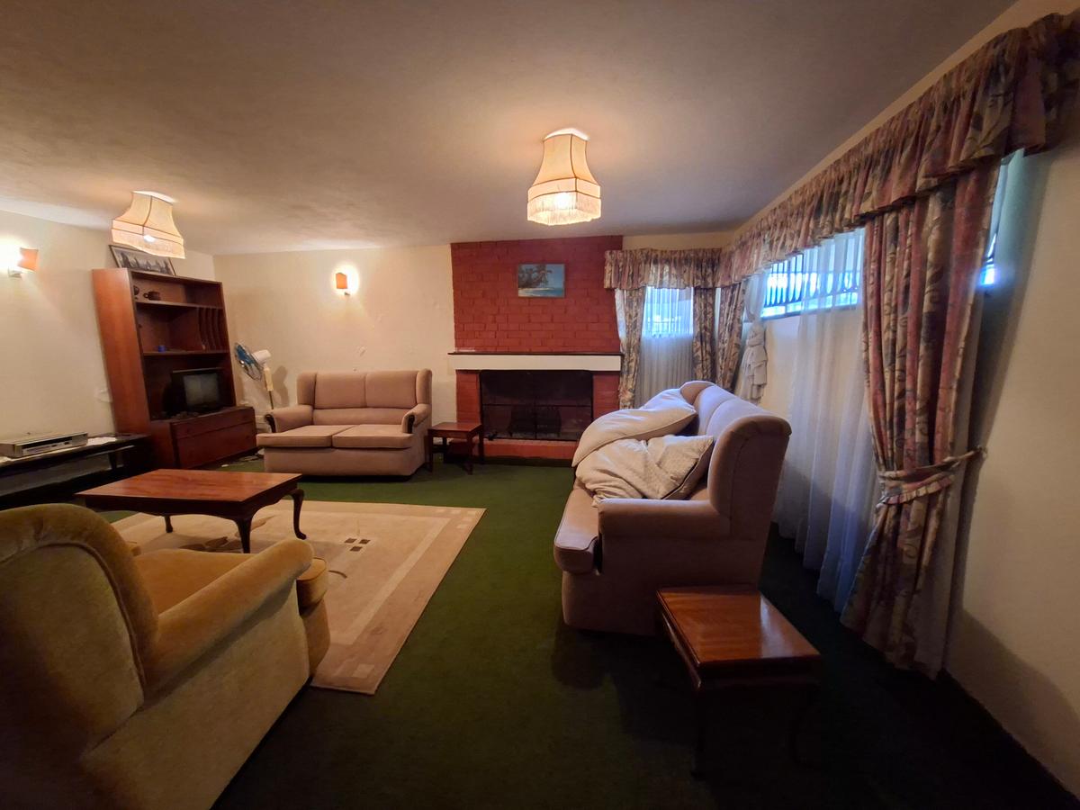 4 Bed House with En Suite at Off Un Avenue - 9