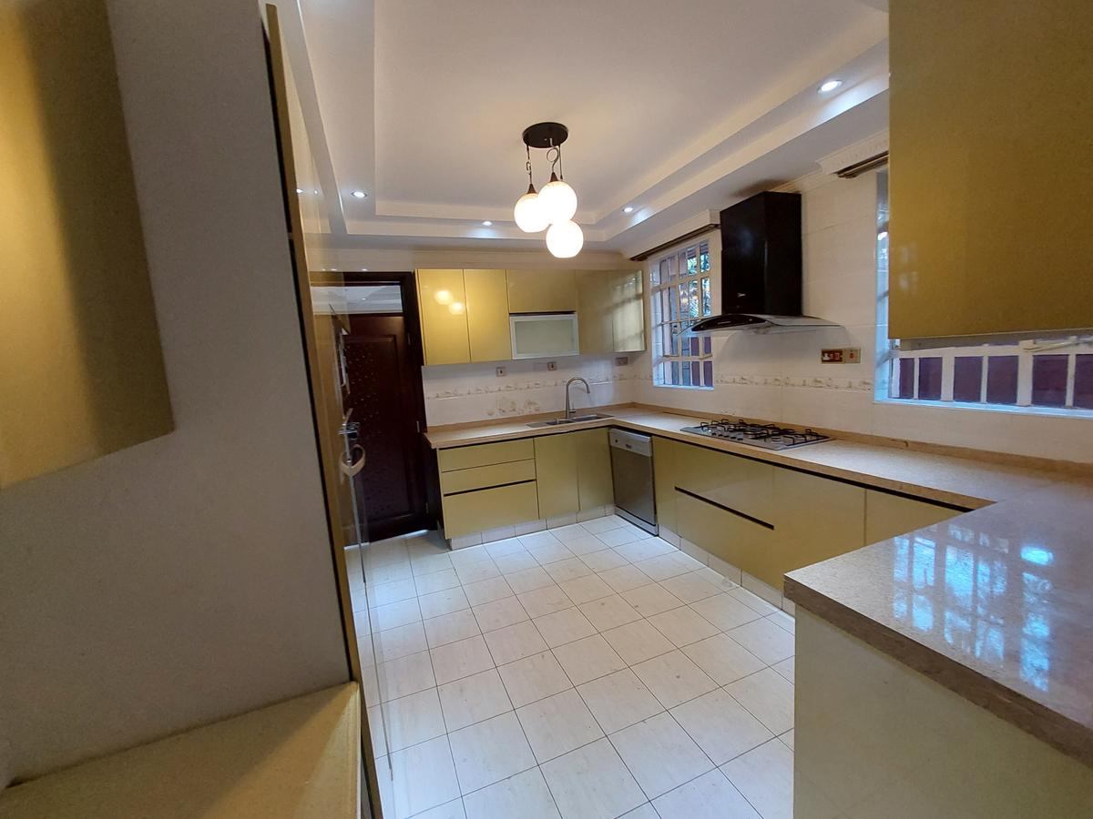 5 Bed Townhouse with En Suite at Convent Drive - 10