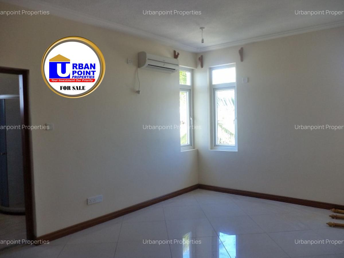 3 Bed Apartment with En Suite in Nyali Area - 12