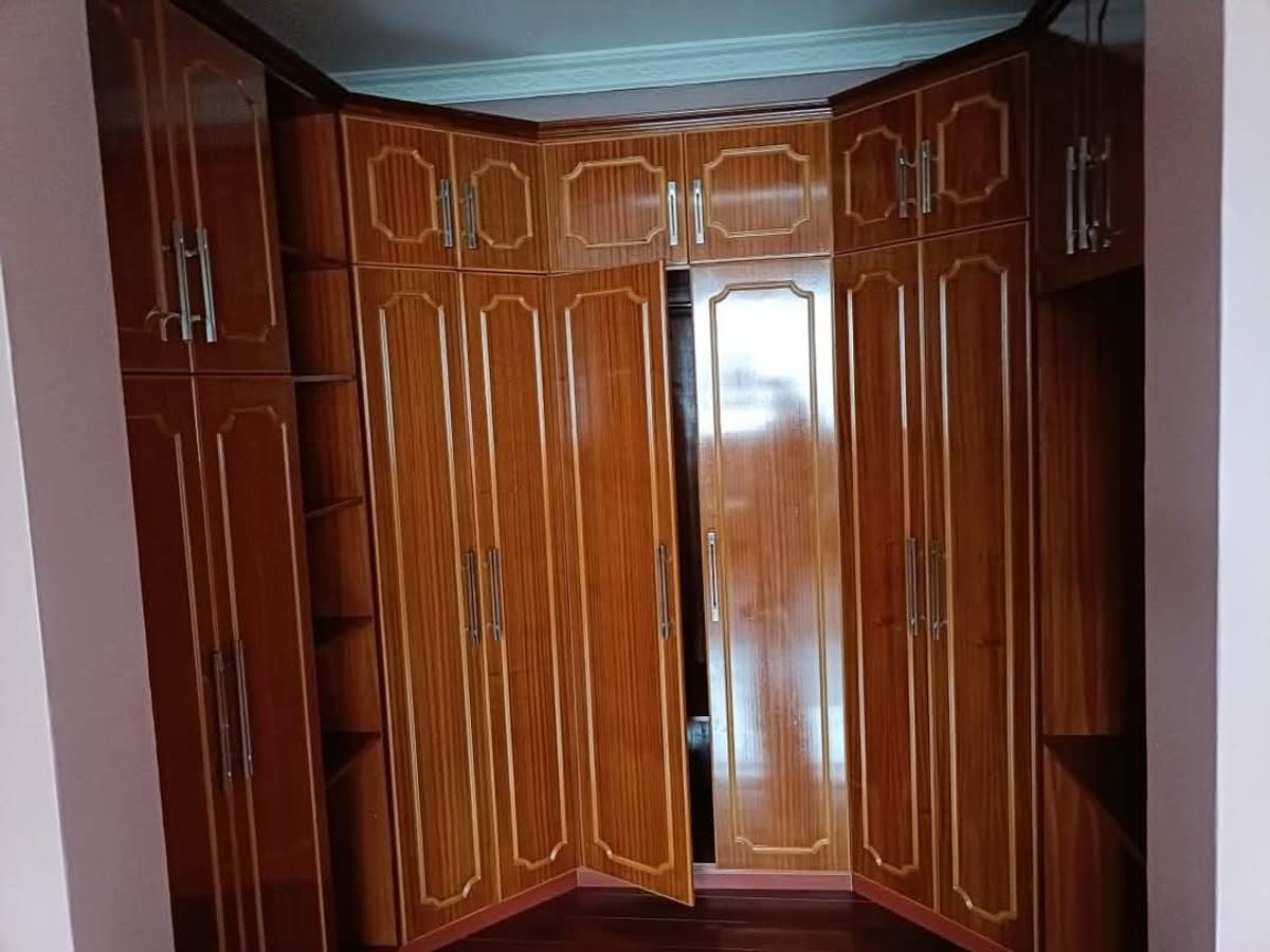 5 Bed House with En Suite in Runda - 11
