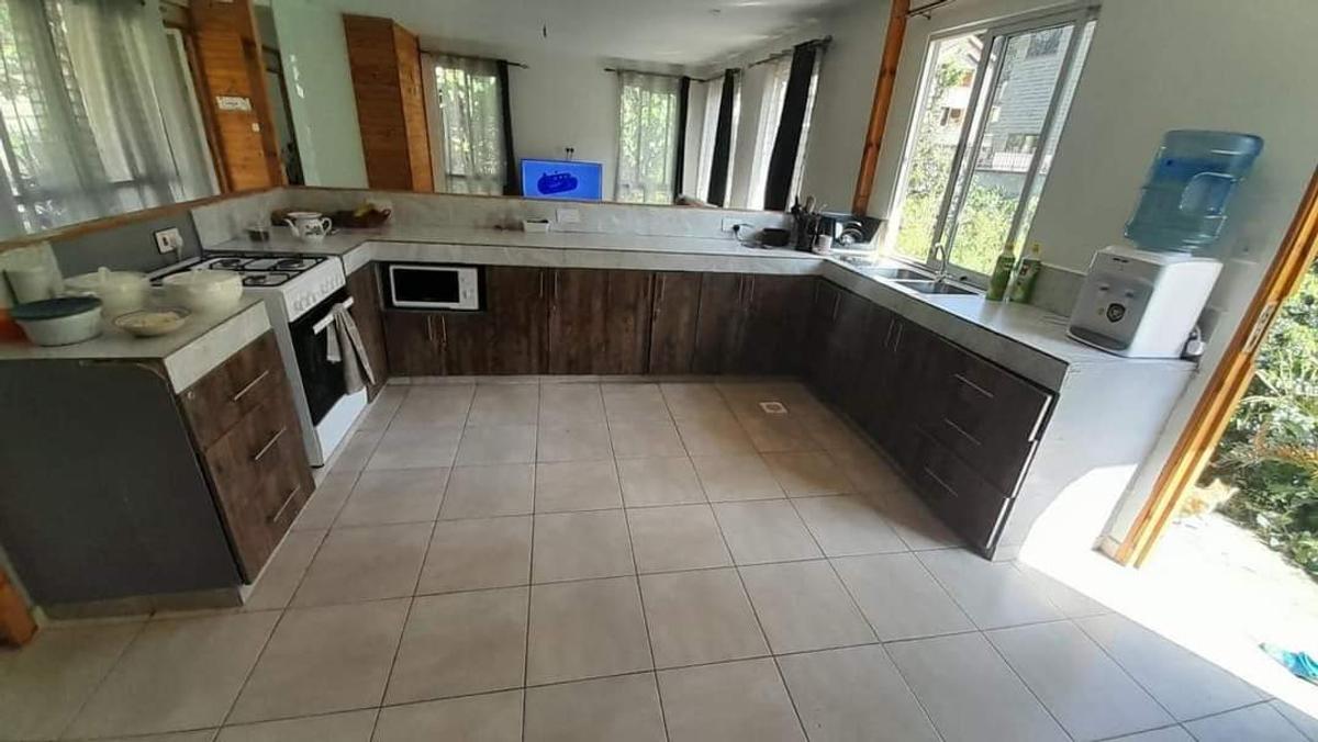 4 Bed House with En Suite in Spring Valley - 8