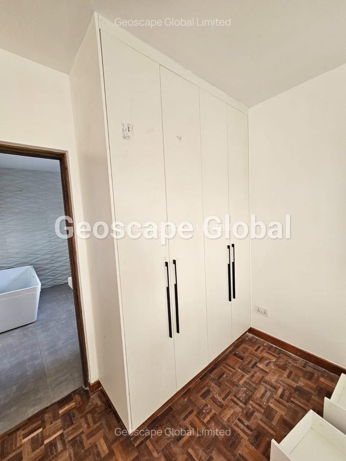 5 Bed House with En Suite in Runda - 8