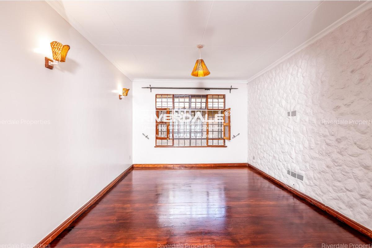 4 Bed Townhouse with En Suite in Westlands Area - 10