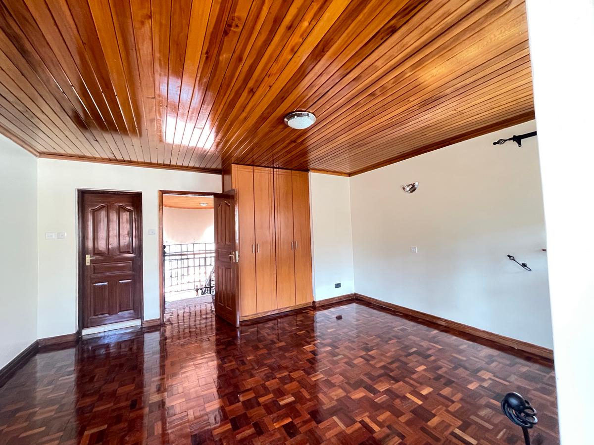 5 Bed Townhouse with En Suite in Lavington - 16