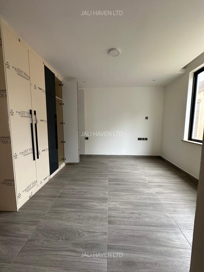 5 Bed Villa with En Suite in Lavington - 13