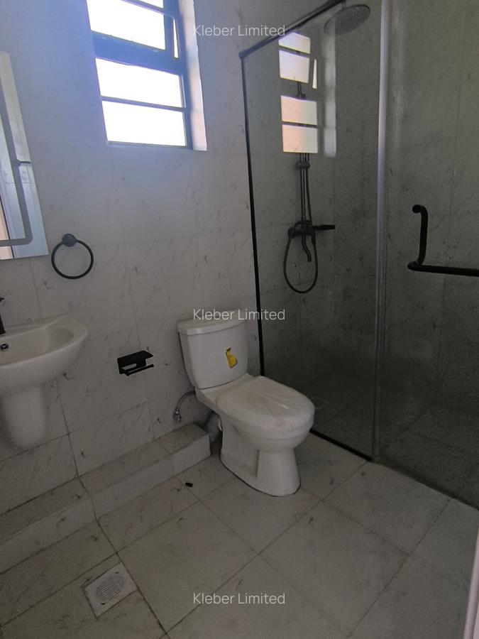 4 Bed Villa with En Suite in Membley - 10