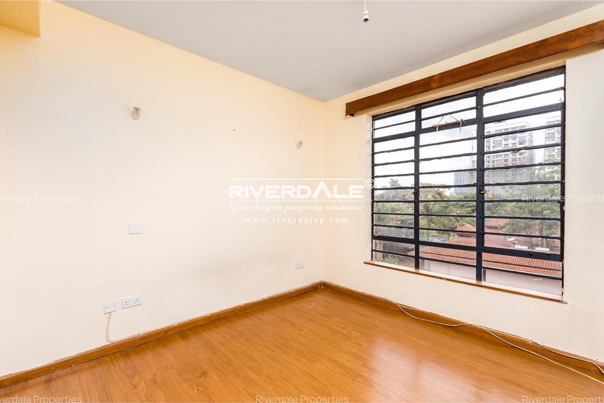 3 Bed Apartment with En Suite in Westlands Area - 8