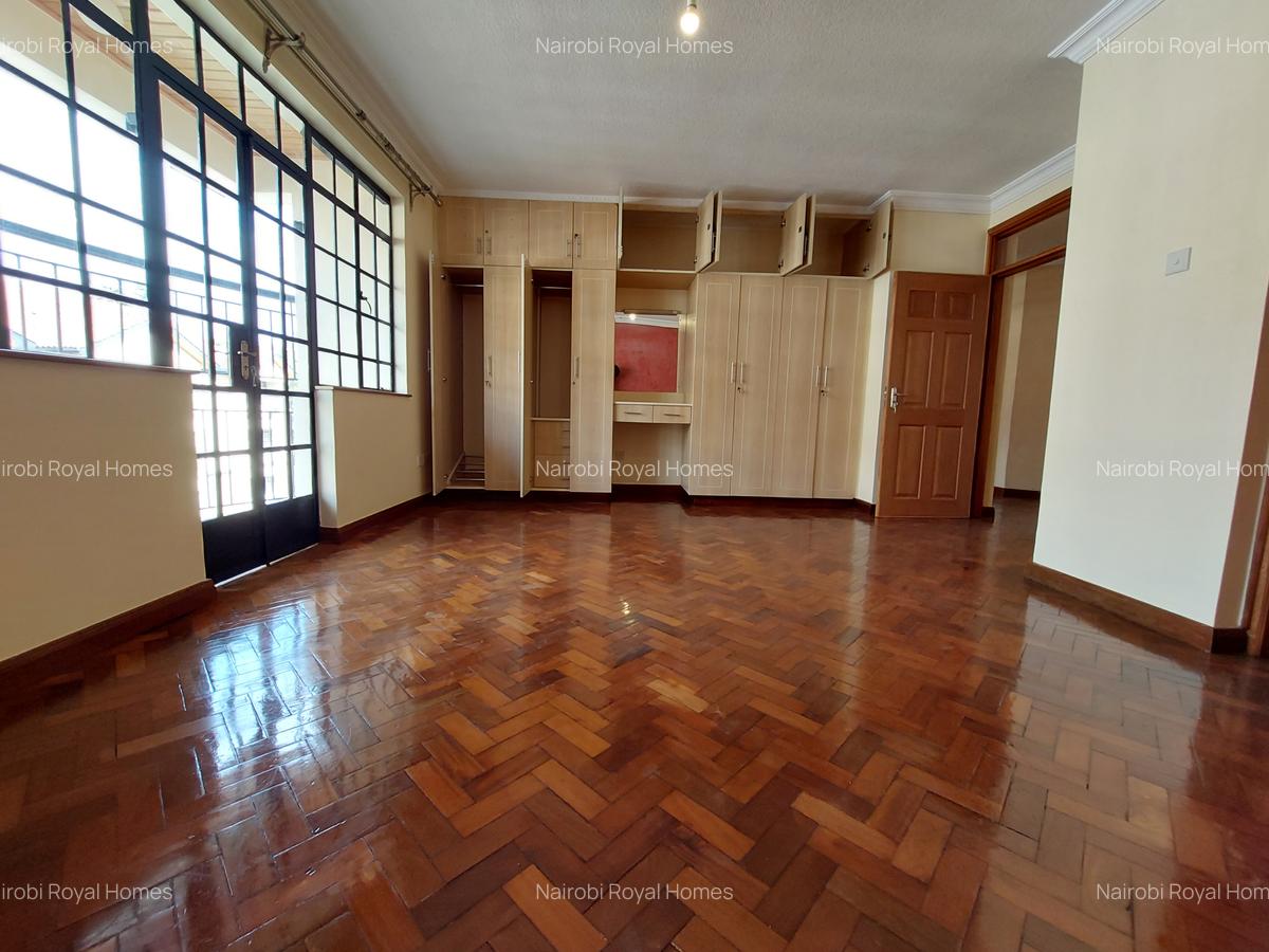 3 Bed Apartment with En Suite at Hundreds Streets - 12