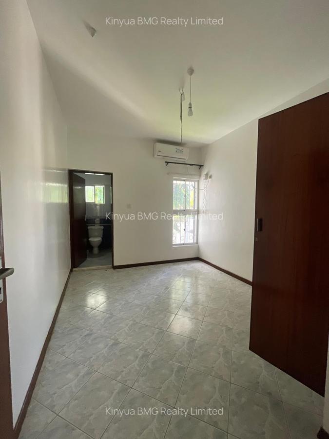 4 Bed Villa with En Suite in Nyali Area - 13