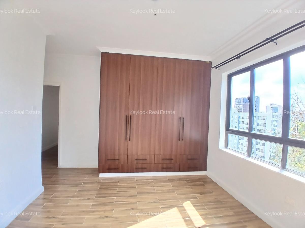 3 Bed Apartment with En Suite at Lavington - 5