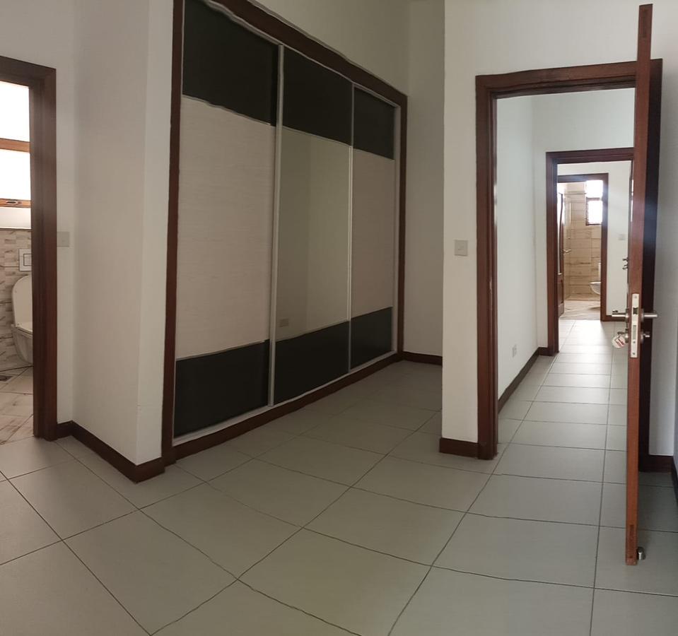 2 Bed Apartment with En Suite in Nyali Area - 12