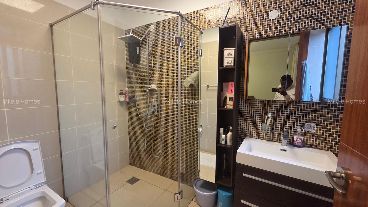 Serviced 3 Bed Apartment with En Suite at 6Th Avenue - 19