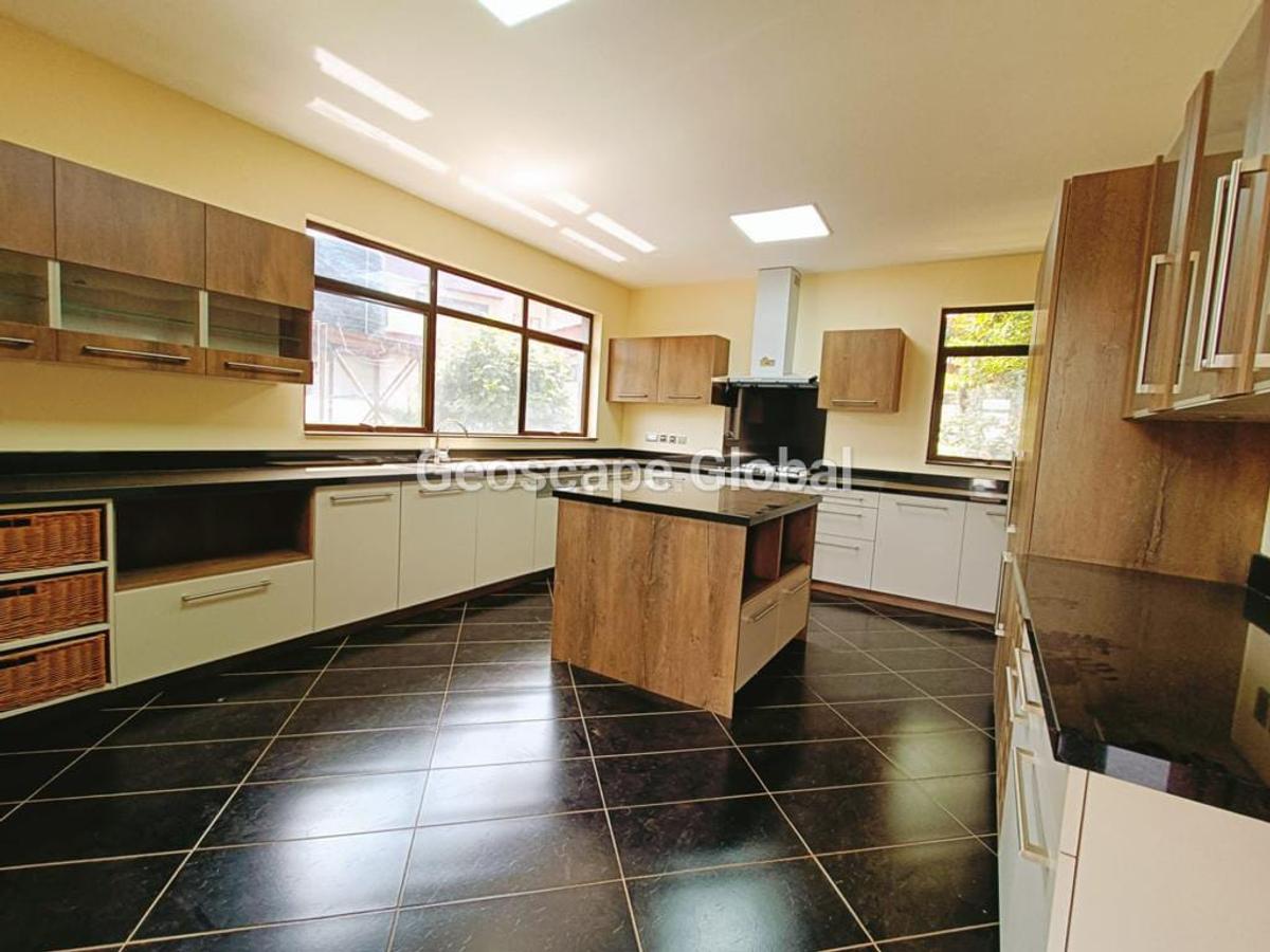 5 Bed Townhouse with En Suite in Lavington - 7