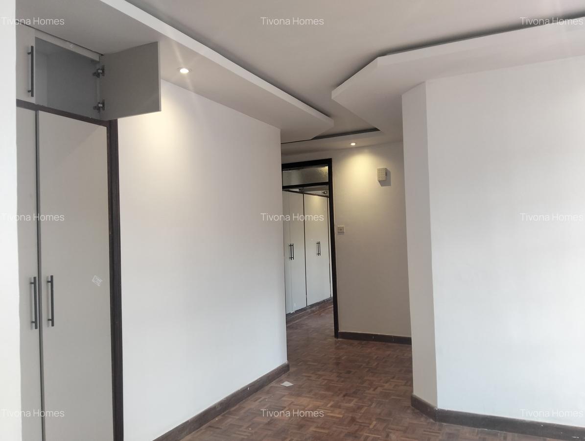 4 Bed House with En Suite in Lavington - 8