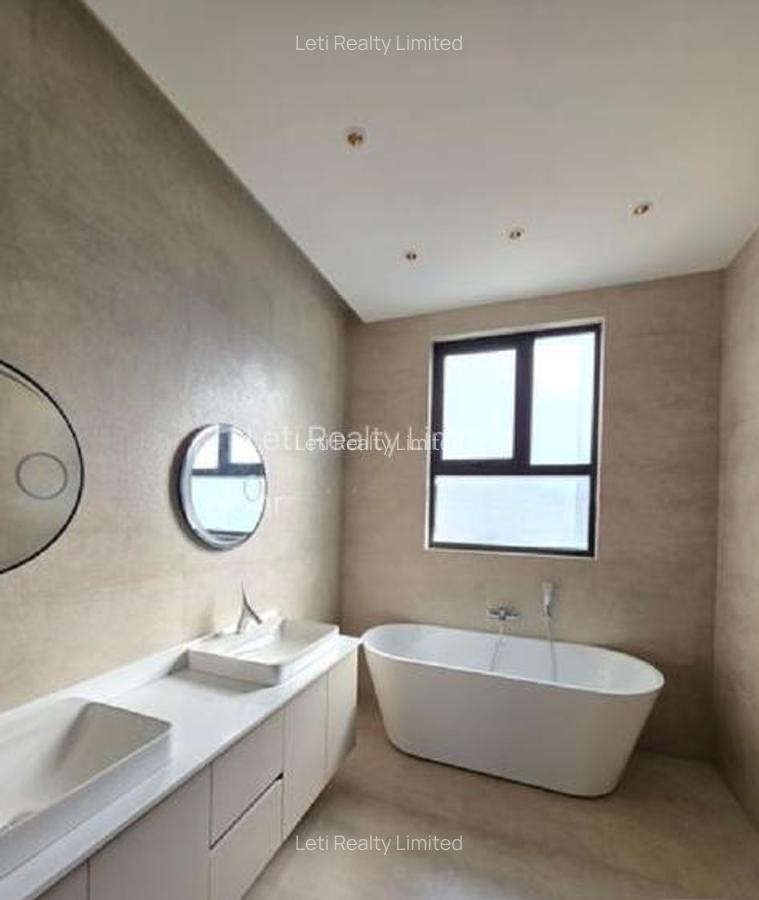 5 Bed Townhouse with En Suite in Lavington - 6