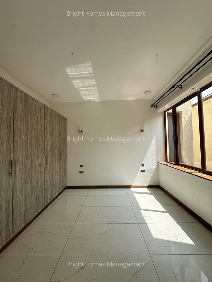 5 Bed Townhouse with En Suite in Lavington - 16