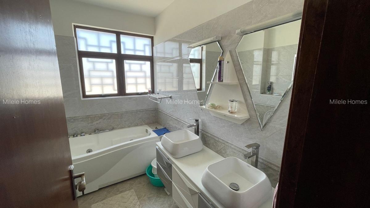 4 Bed Townhouse with En Suite in Runda - 11