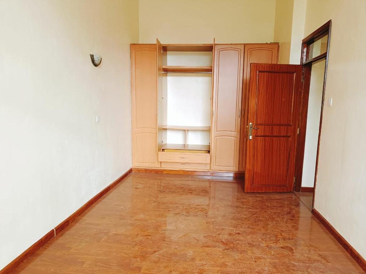 5 Bed House with En Suite in Lavington - 19