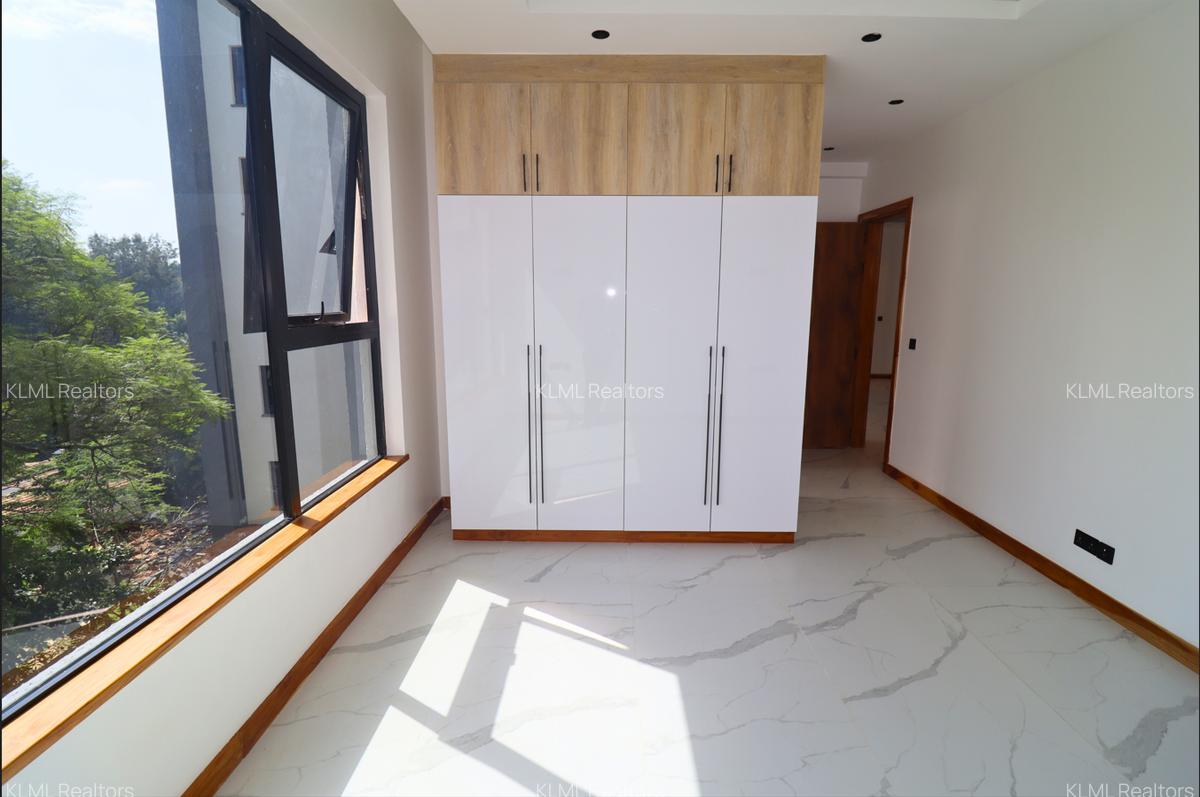 2 Bed Apartment with En Suite at Peponi Road - 4
