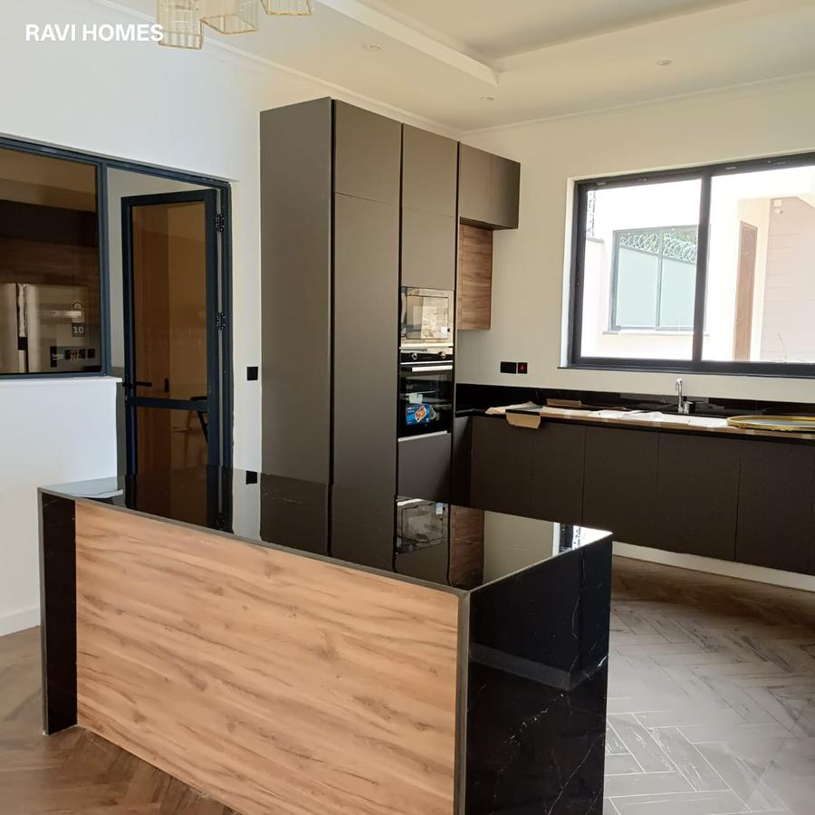 4 Bed Villa with En Suite in Lavington - 5