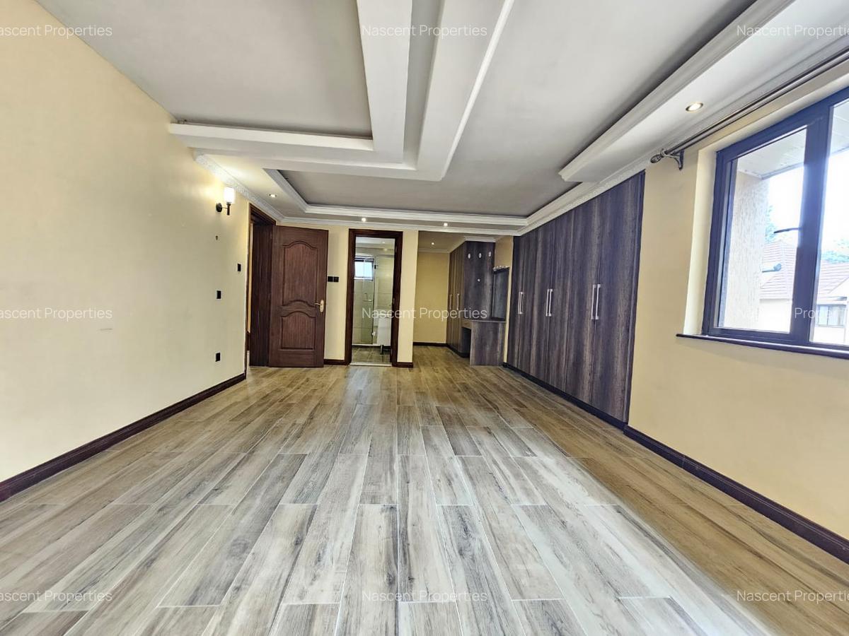 5 Bed Townhouse with En Suite in Lavington - 4