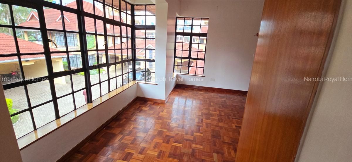 5 Bed Townhouse with En Suite at Lavington Green - 20