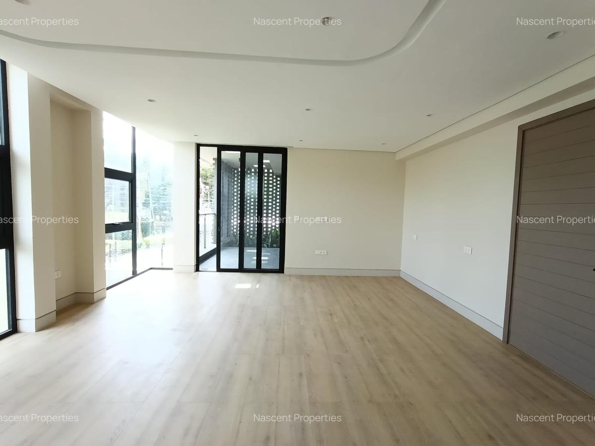 5 Bed Villa with En Suite in Kyuna - 9