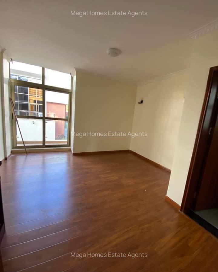 5 Bed Townhouse with En Suite in Lavington - 4