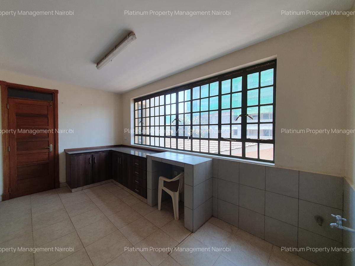 4 Bed Apartment with En Suite in Parklands - 7