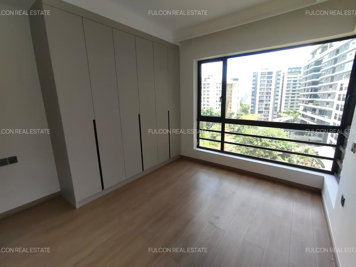 3 Bed Apartment with En Suite in Riverside - 3