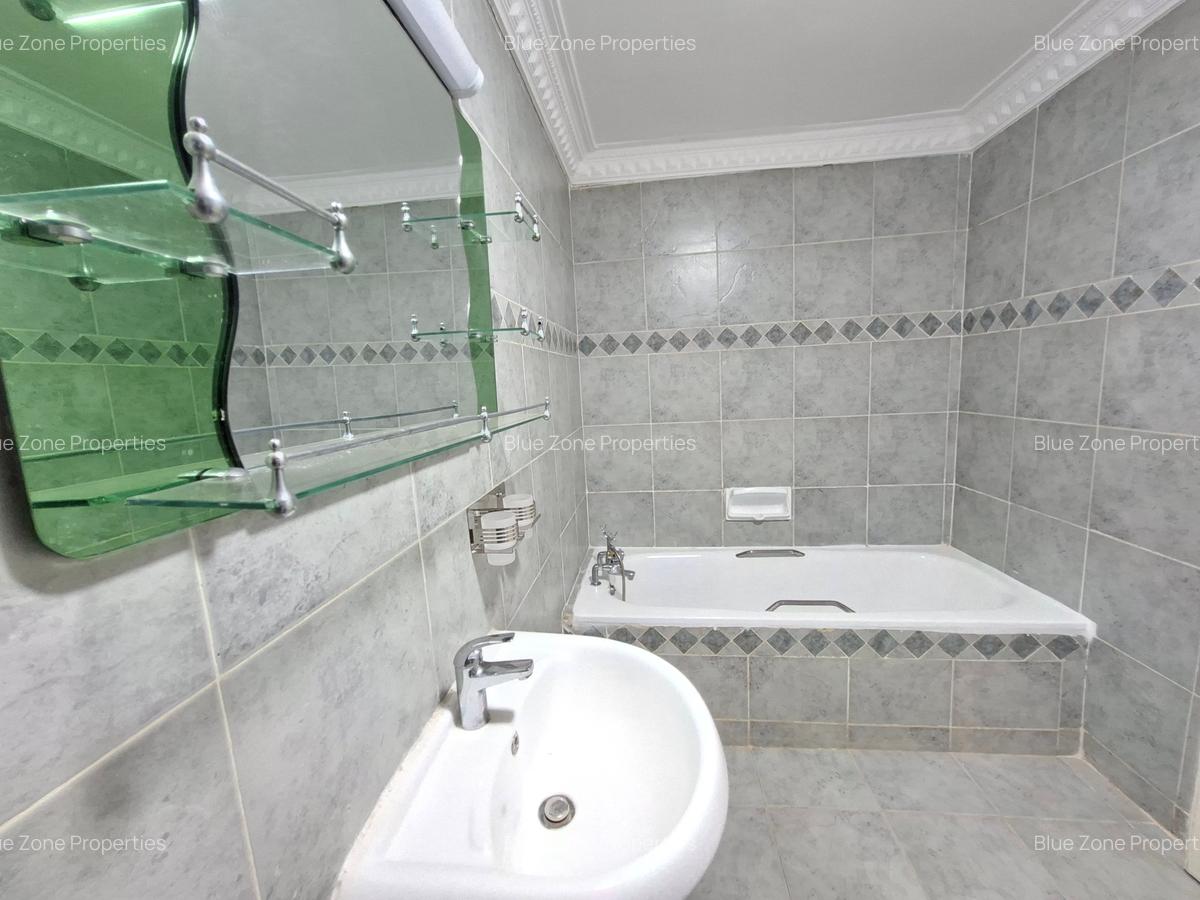 4 Bed House with En Suite at Off Mimosa Rd - 17