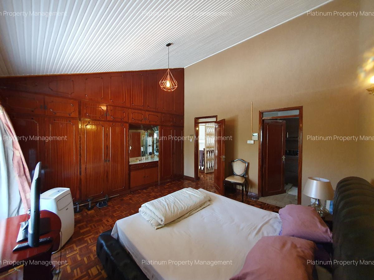 4 Bed House with En Suite at 2Nd Parklands Avenue - 17