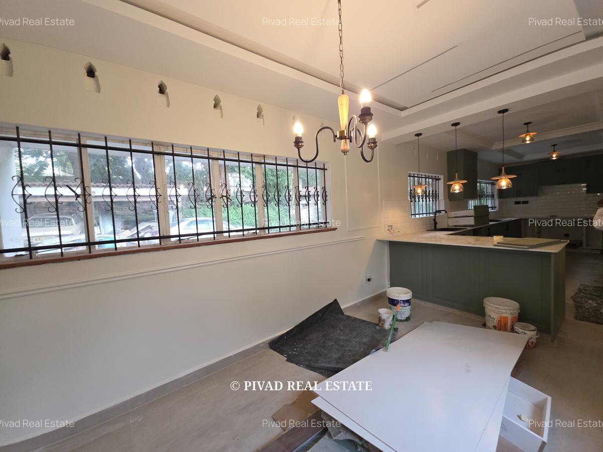 4 Bed House with Garden in Rosslyn - 1