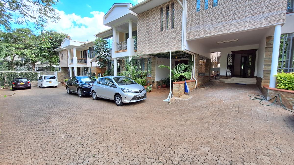 5 Bed Townhouse with En Suite in Westlands Area - 19