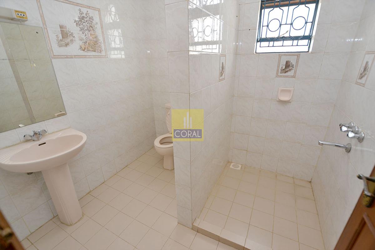 5 Bed Villa with En Suite in Westlands Area - 12