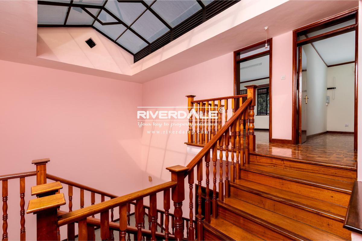 5 Bed Townhouse with En Suite in Brookside - 5