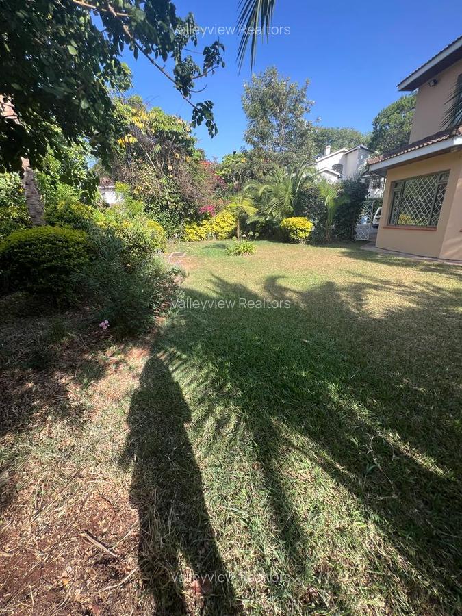 4 Bed Townhouse with En Suite at Lavington - 13