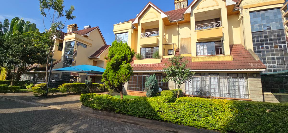 5 Bed Townhouse with En Suite at Lavington Green - 3